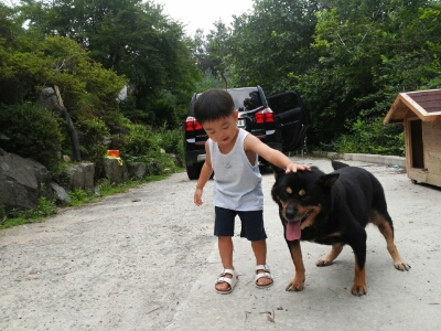 압록어르신과 두 어린이들
