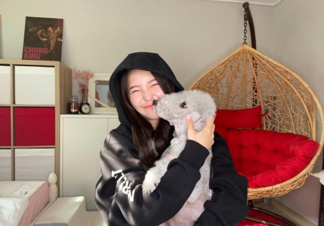 브레이브걸스 남유정갤러리의 후원